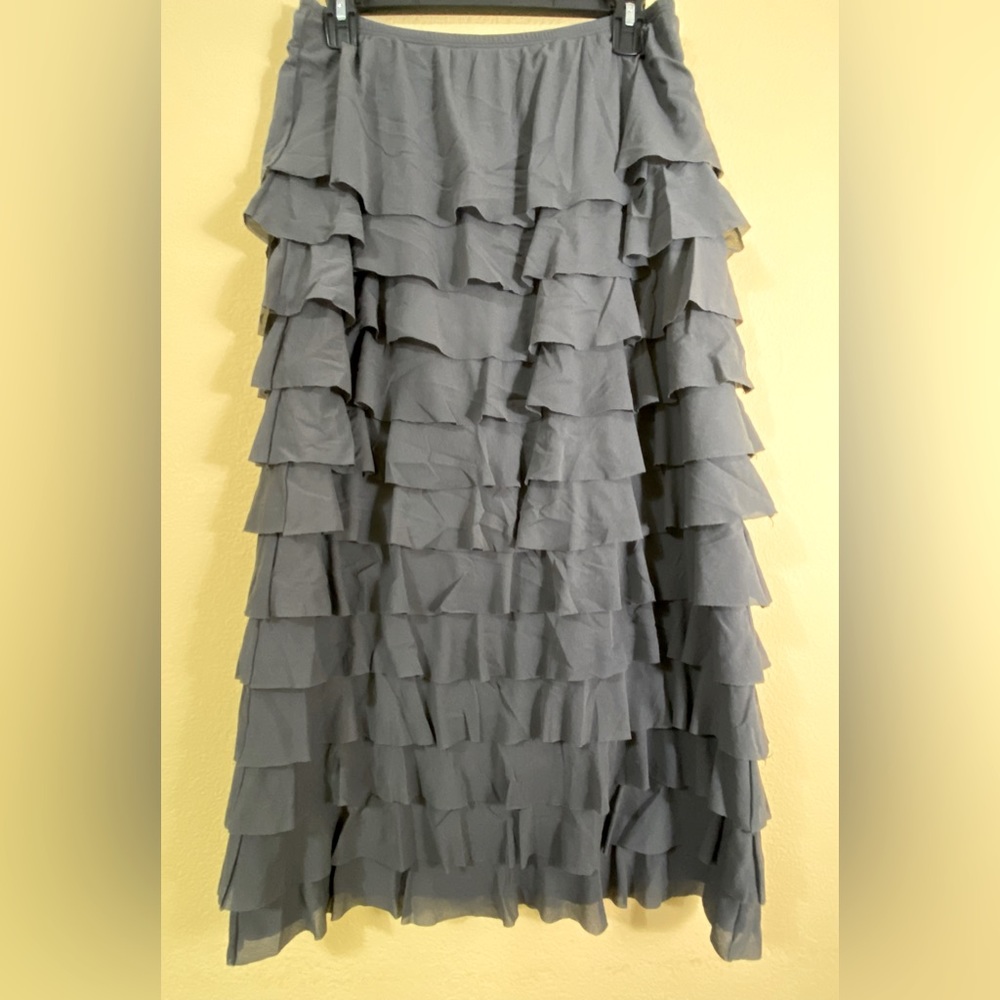 Garnet Hill Cute long Skirt with ruffles in gray , Size M, Excellent condition